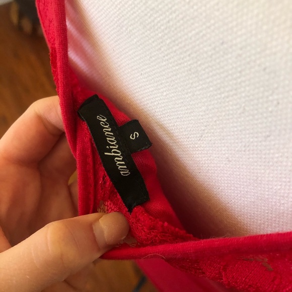 Red, lace V- Neck - Picture 4 of 4